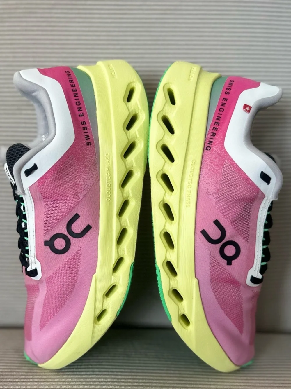 On Women's Cloudsurfer Next in the Pink / Limelight size 8.5 - Picture 4 of 11
